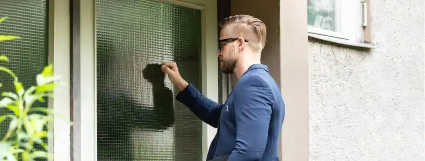 An IRS officer knocking on the door of a homeowner for a visit